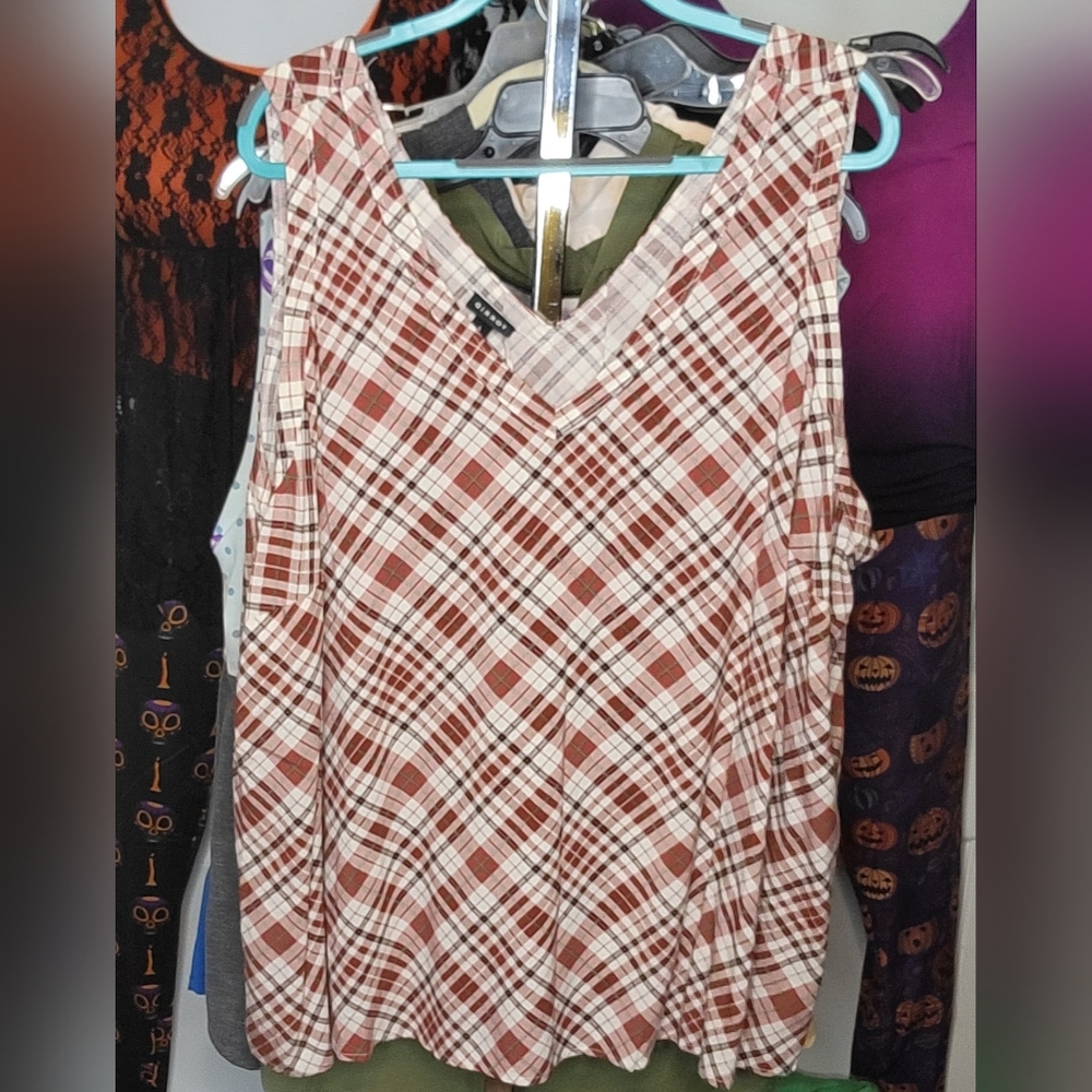 #587- Torrid Red and White Plaid V-Neck Tank Top,Sz. 4X